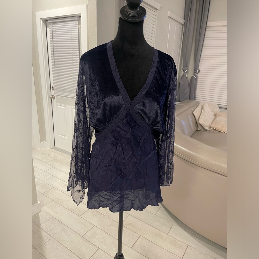 The Pyramid Collection Women's Sz 1X Navy Satin/Velvet Lace Blouse flare sleeves